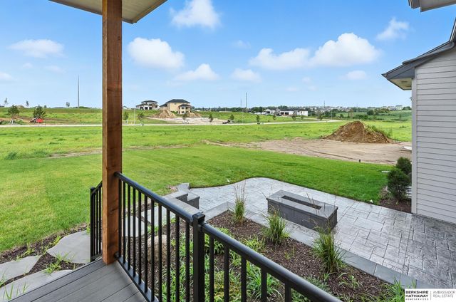 3503 S 218th Avenue, Elkhorn, NE 68022