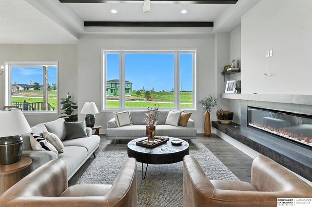 3503 S 218th Avenue, Elkhorn, NE 68022