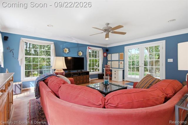 215 Vorn Lane, Bloomfield Hills, MI 48301