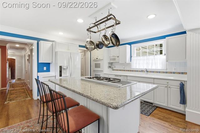 215 Vorn Lane, Bloomfield Hills, MI 48301