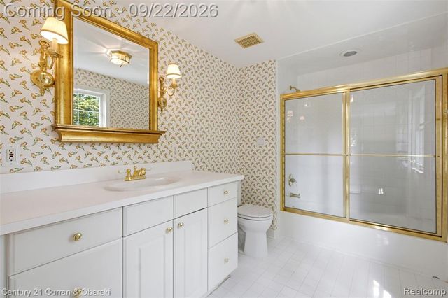 215 Vorn Lane, Bloomfield Hills, MI 48301