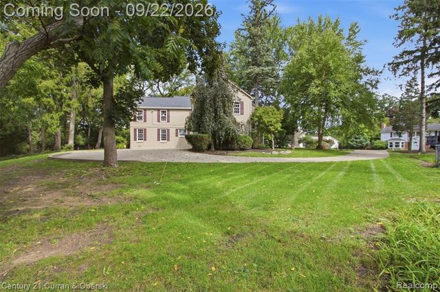 215 Vorn Lane, Bloomfield Hills, MI 48301