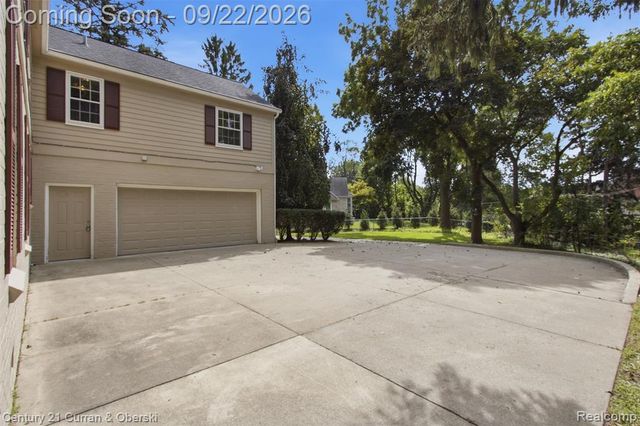 215 Vorn Lane, Bloomfield Hills, MI 48301