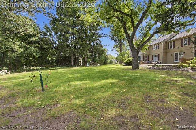 215 Vorn Lane, Bloomfield Hills, MI 48301