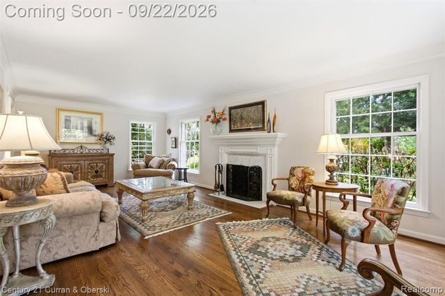 215 Vorn Lane, Bloomfield Hills, MI 48301