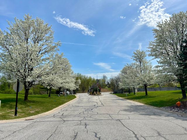 735 Druim Trail, Crown Point, IN 46307