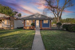 23339 Allor Street, Saint Clair Shores, MI 48082