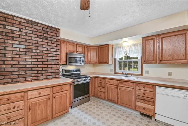 235 Kenwick Drive, Northfield, OH 44067