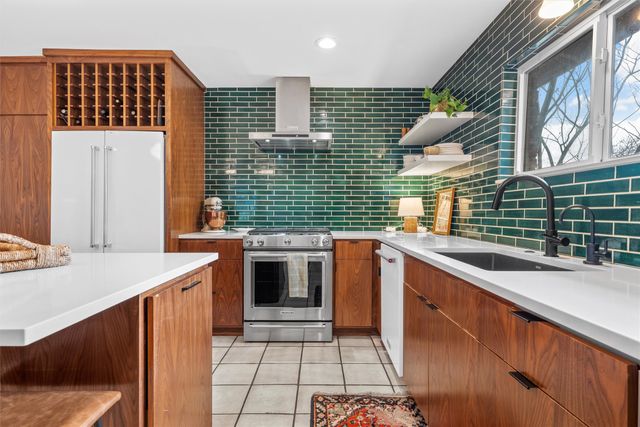 2516 Old Oaks Drive, Waco, TX 76710