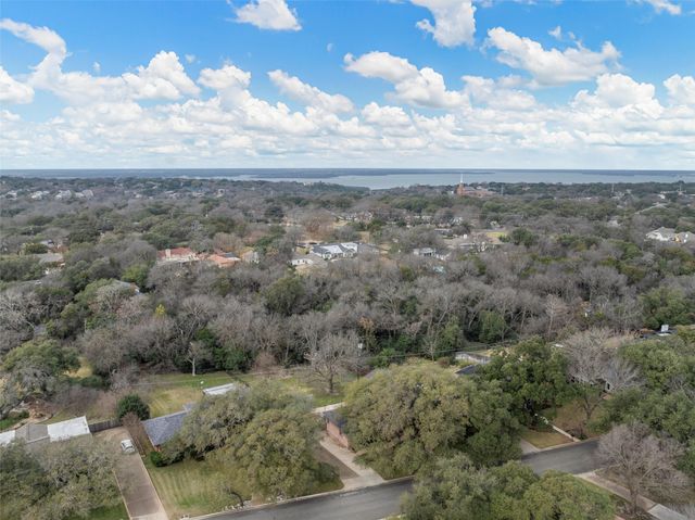 2516 Old Oaks Drive, Waco, TX 76710