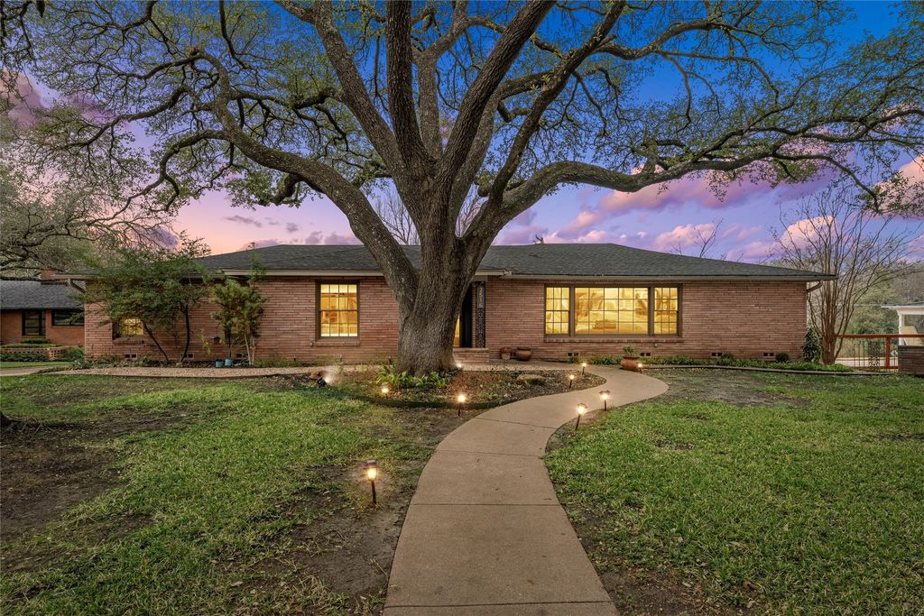 2516 Old Oaks Drive, Waco, TX 76710