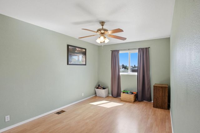 1669 London Ave, Manteca, CA 95336