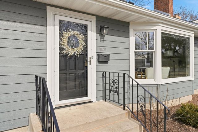 1491 California Avenue W, Falcon Heights, MN 55108