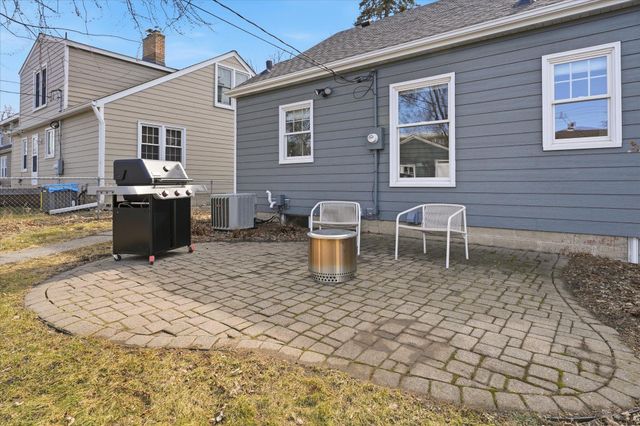 1491 California Avenue W, Falcon Heights, MN 55108