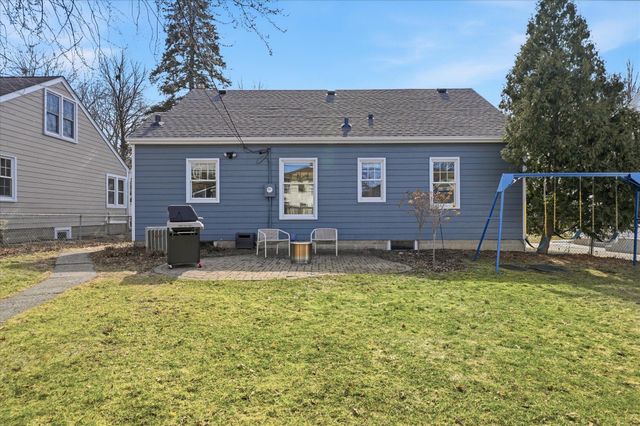 1491 California Avenue W, Falcon Heights, MN 55108