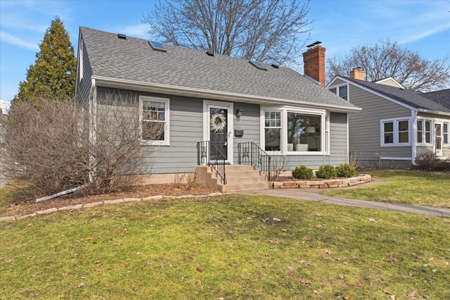 1491 California Avenue W, Falcon Heights, MN 55108