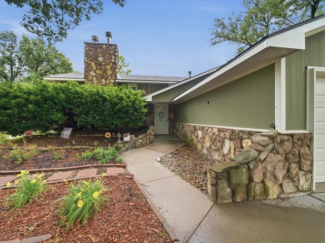 7321 W Suncrest St, Wichita, KS 67212