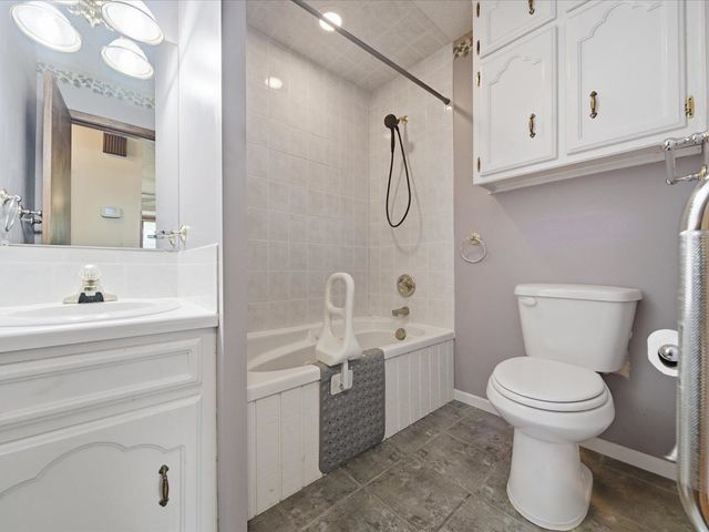 7321 W Suncrest St, Wichita, KS 67212