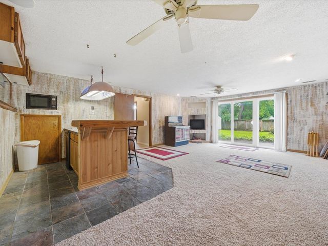 7321 W Suncrest St, Wichita, KS 67212