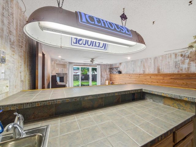 7321 W Suncrest St, Wichita, KS 67212