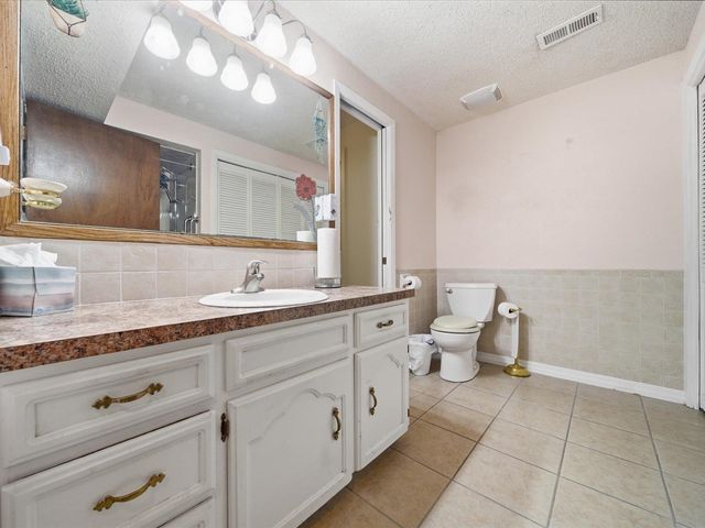 7321 W Suncrest St, Wichita, KS 67212