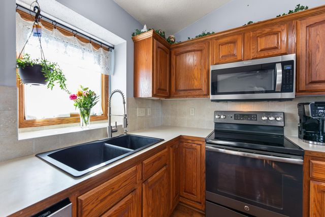 3429 N PEPPER RIDGE ST, Wichita, KS 67205