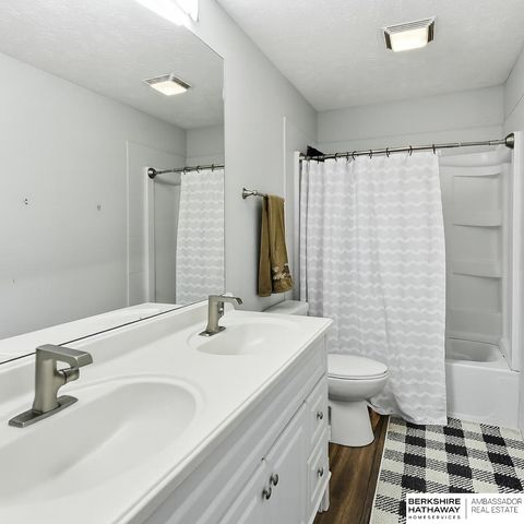 8609 Park View Boulevard, La Vista, NE 68128