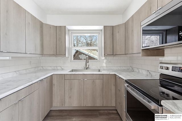 8609 Park View Boulevard, La Vista, NE 68128