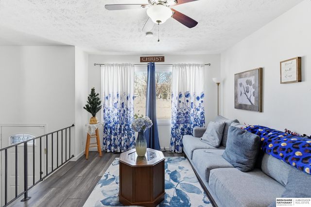 8609 Park View Boulevard, La Vista, NE 68128