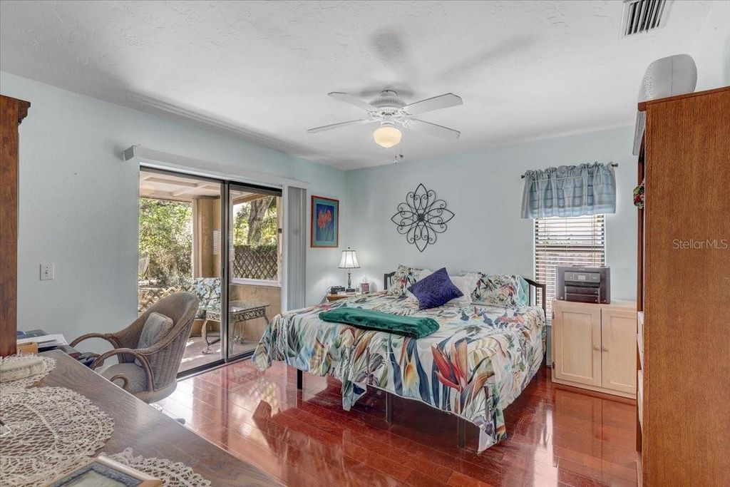 Image 15 of property listing at 222 GLENWOOD AVENUE, Osprey, FL 34229