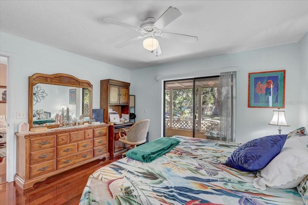 Image 17 of property listing at 222 GLENWOOD AVENUE, Osprey, FL 34229