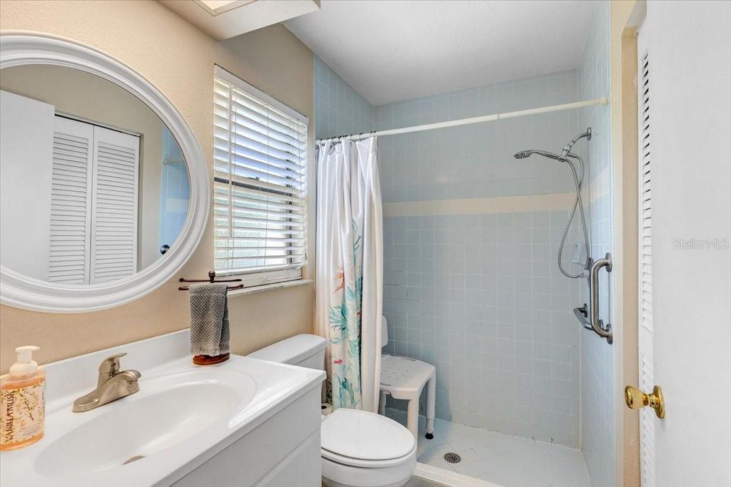 Image 18 of property listing at 222 GLENWOOD AVENUE, Osprey, FL 34229