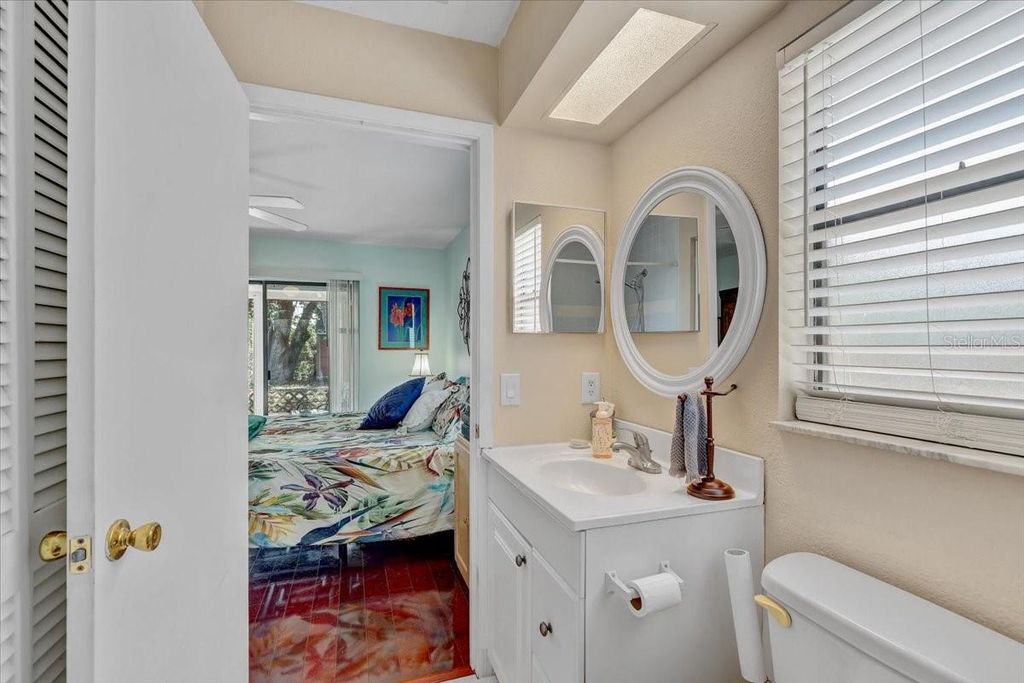 Image 19 of property listing at 222 GLENWOOD AVENUE, Osprey, FL 34229