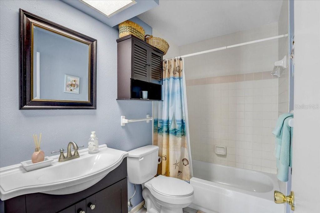 Image 23 of property listing at 222 GLENWOOD AVENUE, Osprey, FL 34229