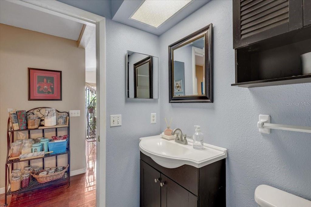 Image 24 of property listing at 222 GLENWOOD AVENUE, Osprey, FL 34229