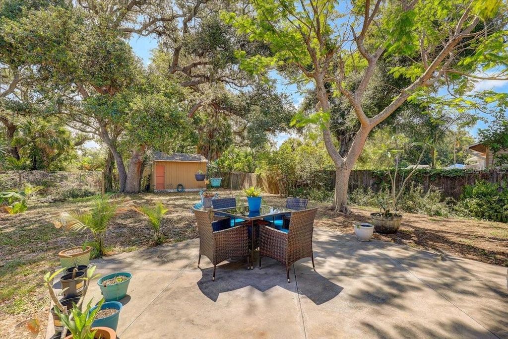 Image 27 of property listing at 222 GLENWOOD AVENUE, Osprey, FL 34229