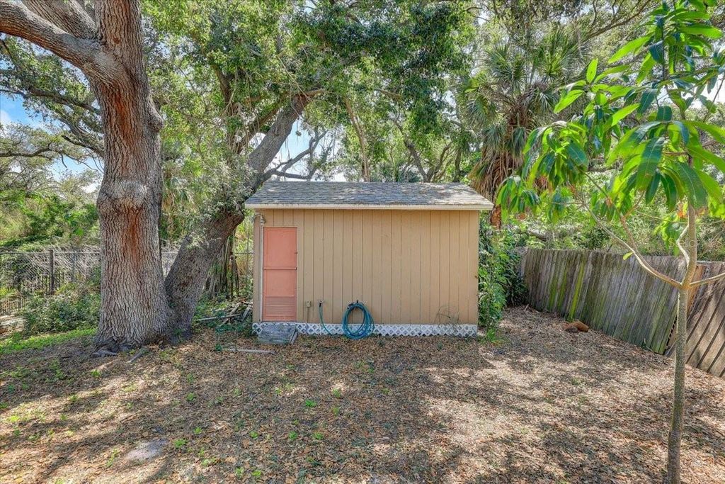 Image 29 of property listing at 222 GLENWOOD AVENUE, Osprey, FL 34229