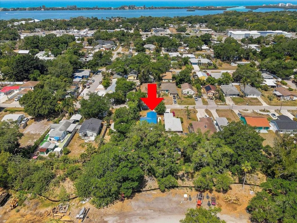 Image 39 of property listing at 222 GLENWOOD AVENUE, Osprey, FL 34229