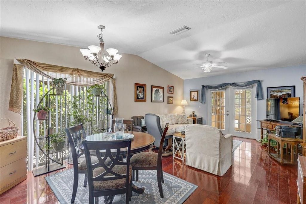 Image 6 of property listing at 222 GLENWOOD AVENUE, Osprey, FL 34229