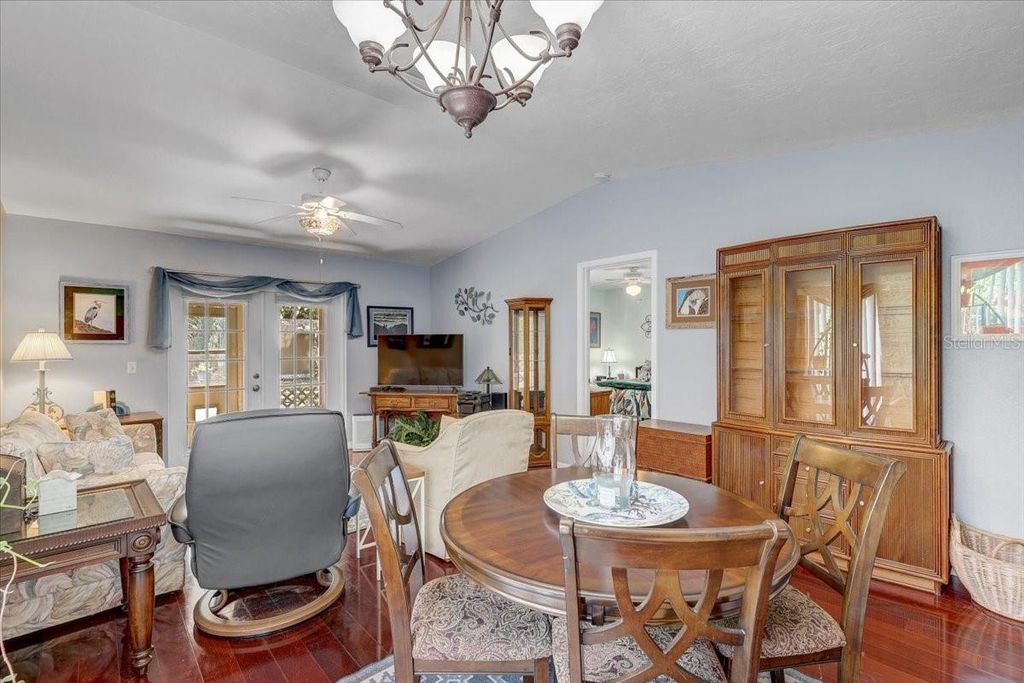 Image 7 of property listing at 222 GLENWOOD AVENUE, Osprey, FL 34229