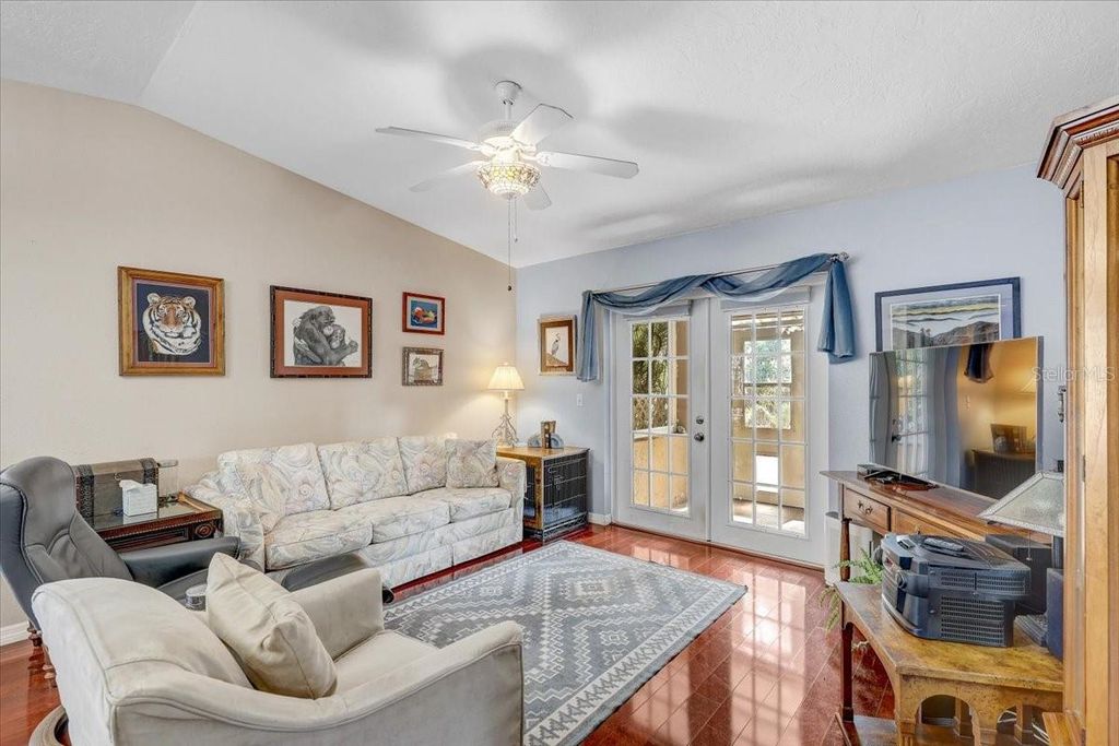 Image 8 of property listing at 222 GLENWOOD AVENUE, Osprey, FL 34229