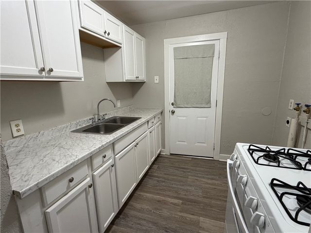 2402 Segrest St, Corpus Christi, TX 78405