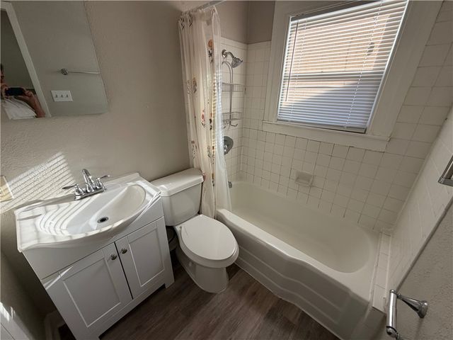 2402 Segrest St, Corpus Christi, TX 78405