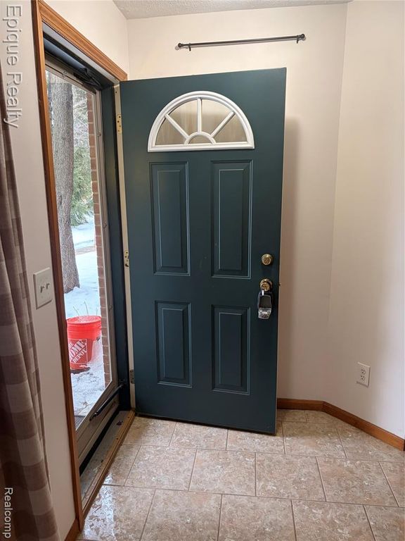 204 Marigold Circle, Westland, MI 48185