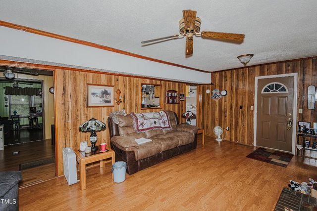 6869 87, Graham, NC 27253