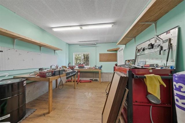 18424 S Juniper Street, Gardner, KS 66030