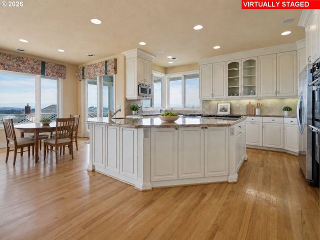 11719 Se SOLOMON Ct, Happy Valley, OR 97086