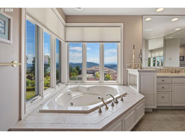 11719 Se SOLOMON Ct, Happy Valley, OR 97086