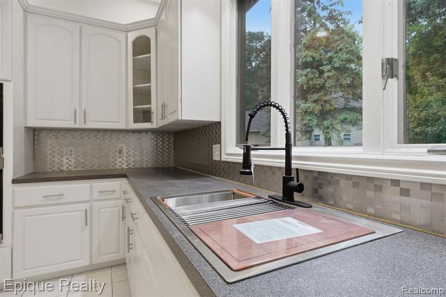 3040 Oak Moss Court, Fort Gratiot, MI 48059