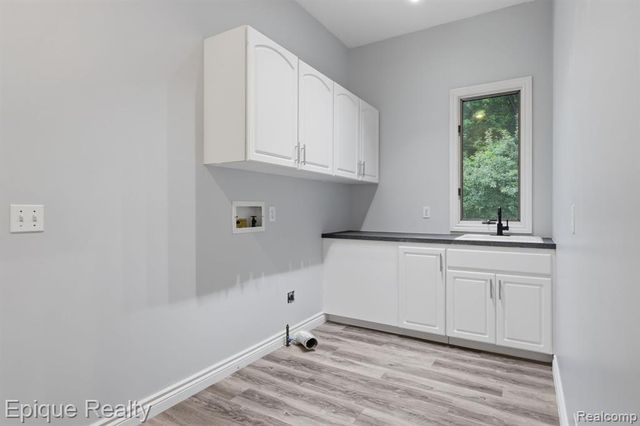 3040 Oak Moss Court, Fort Gratiot, MI 48059